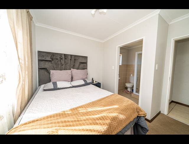 3 BEDROOM FREESTANDING FOR SALE IN HELDERWYK